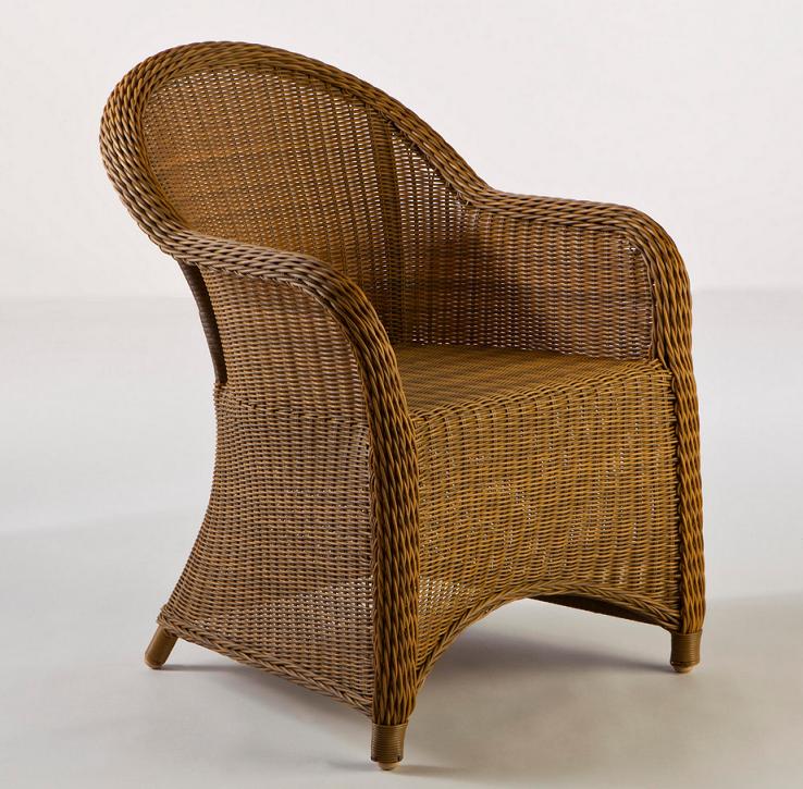 Плетеное кресло из ротанга