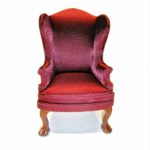 Бархатное кресло в красивом бордовом цвете