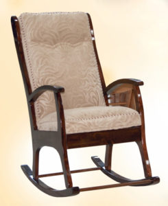 Березовое практичное кресло для дома