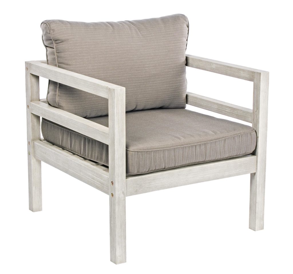 деревянное кресло с мягким сиденьем