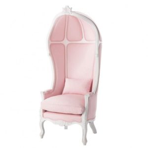 Дизайн кресла в розовом цвете