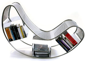 Дизайнерское кресло, созданное из книг