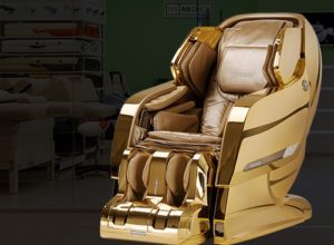 Дорогое кресло, оформленное в золотом цвете