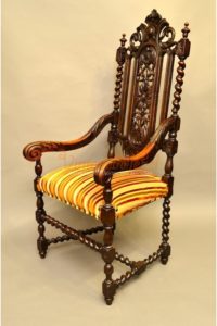 Дубовое оригинальное кресло