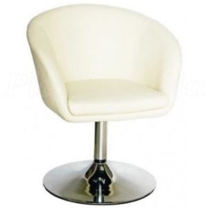 Изящное кресло, оформленное в белом цвете