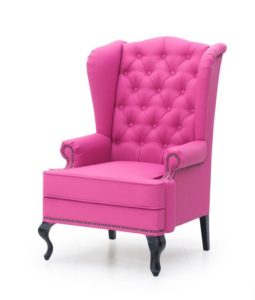 Каминное розовое кресло