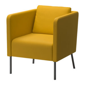 Классическое кресло в желтом цвете для дома