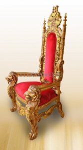 Классическое золотое кресло