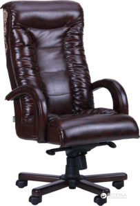 Кожаное дорогое кресло, выполненное в коричневом цвете