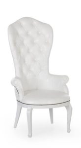 Кожаное кресло, выполненное в белом цвете