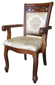 Красивое деревянное кресло классического стиля