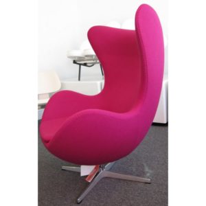 Красивое современное розовое кресло