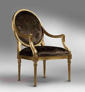 Красивое золотое кресло для дома