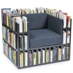 Креативный дизайн кресла из книг