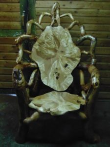 Кресло для дома на основе коряги
