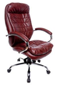 Кресло для работы бордового цвета