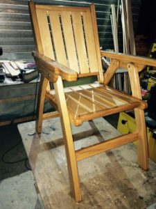 Кресло из массива липы