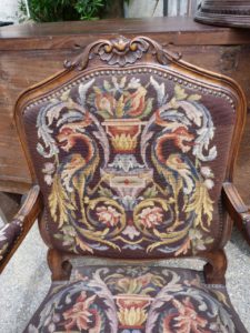 Кресло из ореха в стиле рококо