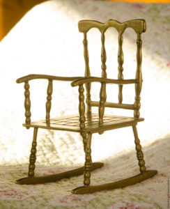 Кресло качалка из бронзы