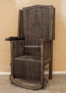 Кресло, созданное из бруса