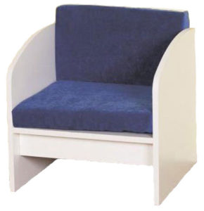 Кресло, созданное на основе ламинатных досок