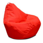 Кресло в виде груше, выполненное в красном цвете