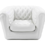 Кресло, выполненное в белом цвете