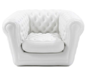 Кресло, выполненное в белом цвете
