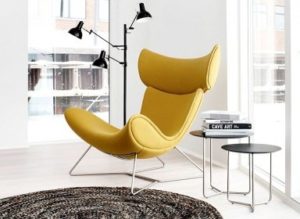 Кресло желтого цвета в интерьере