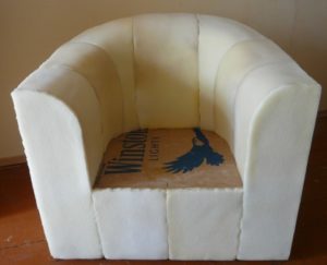 Мягкое картонное кресло для дома