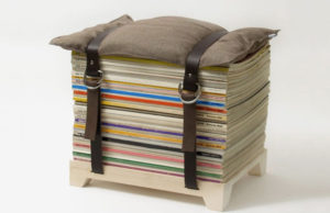 Мягкое кресло, созданное из книг