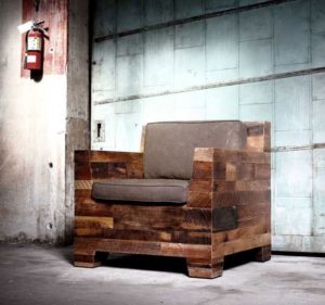 Необычное кресло, созданное на основе дерева