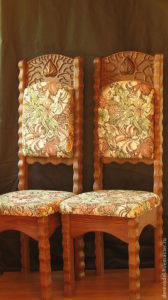 Необычные кресла, изготовленные из лиственницы