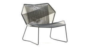 Необычный дизайн кресла, созданного из металла