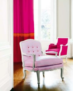 Нежный оттенок розового кресла
