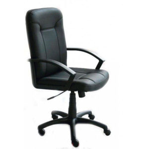 Оформленное кресло в черном цвете