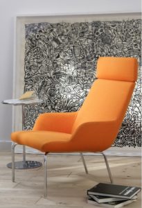 Оранжевое кресло для обустройства дома