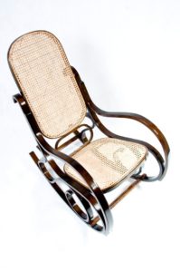 Ореховое кресло