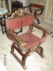 Оригинальное кресло из сосны