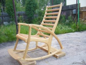 Оригинальное кресло на основе лиственницы