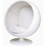 Оригинальное кресло шар в белом цвете