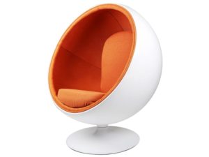 Оригинальное оранжевое кресло в стильном дизайне