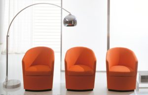 Оригинальные оранжевые кресла