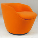 Оригинальные яркие кресла оранжевого цвета