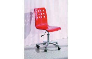 Пластиковое красное кресло