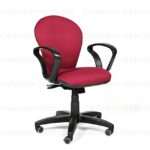 Практичное офисное кресло бордового цвета