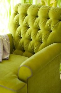 Приятный оттенок зеленого цвета для кресла