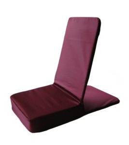 Ретритное бордовое кресло