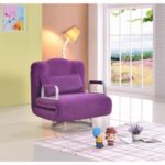Широкое и красивое кресло фиолетового цвета