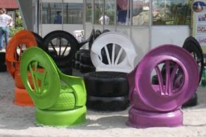 Садовые кресла из колес